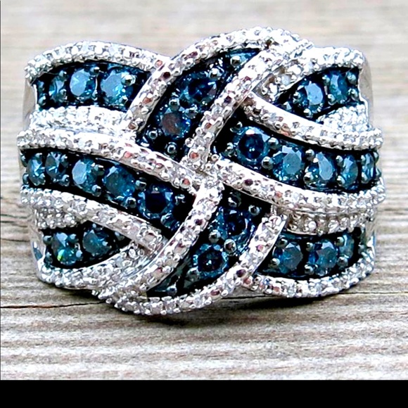 Jewelry - Blue sapphire ring